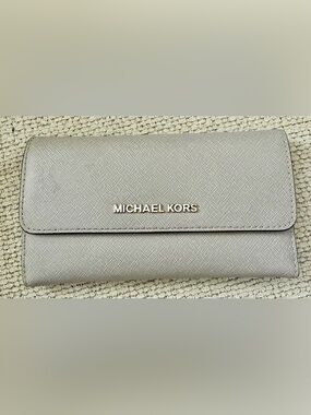 Michael Kors Women's Light Gray Saffiano Leather Wallet